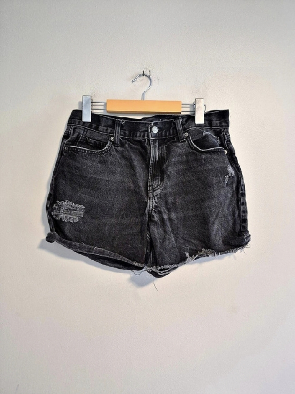 Old Navy 6 Black Distressed Denim High Waisted Jean Shorts
